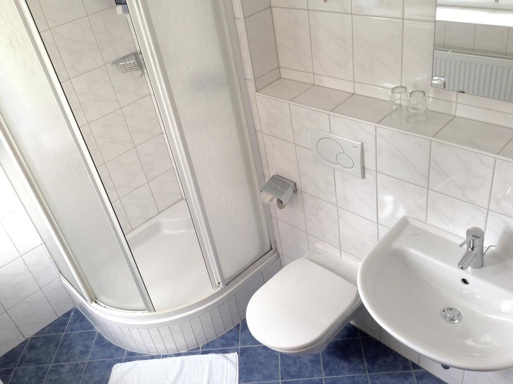 Vierbettzimmer mit eigenem Bad