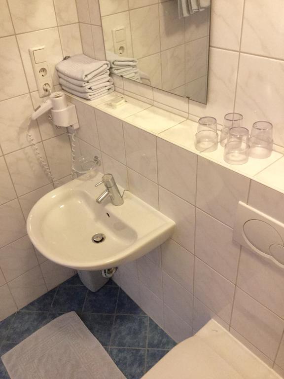 Einzelzimmer mit Gemeinschaftsbad