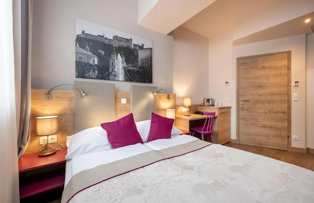 Hotel Junior By Max 70-1