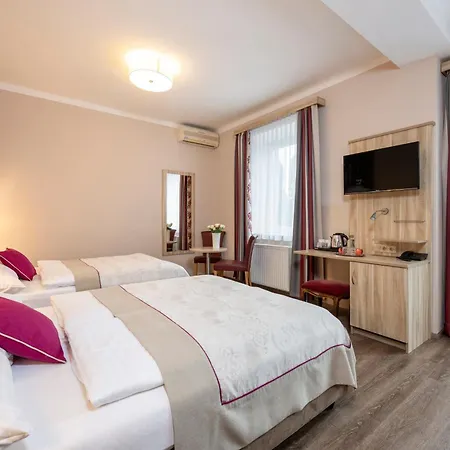 Hotel Junior By Max 70-2